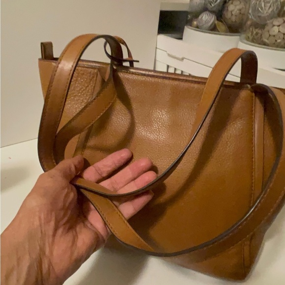 Michael Kors beautiful tan color leather bag classic  comes with their desk bag - Picture 12 of 16